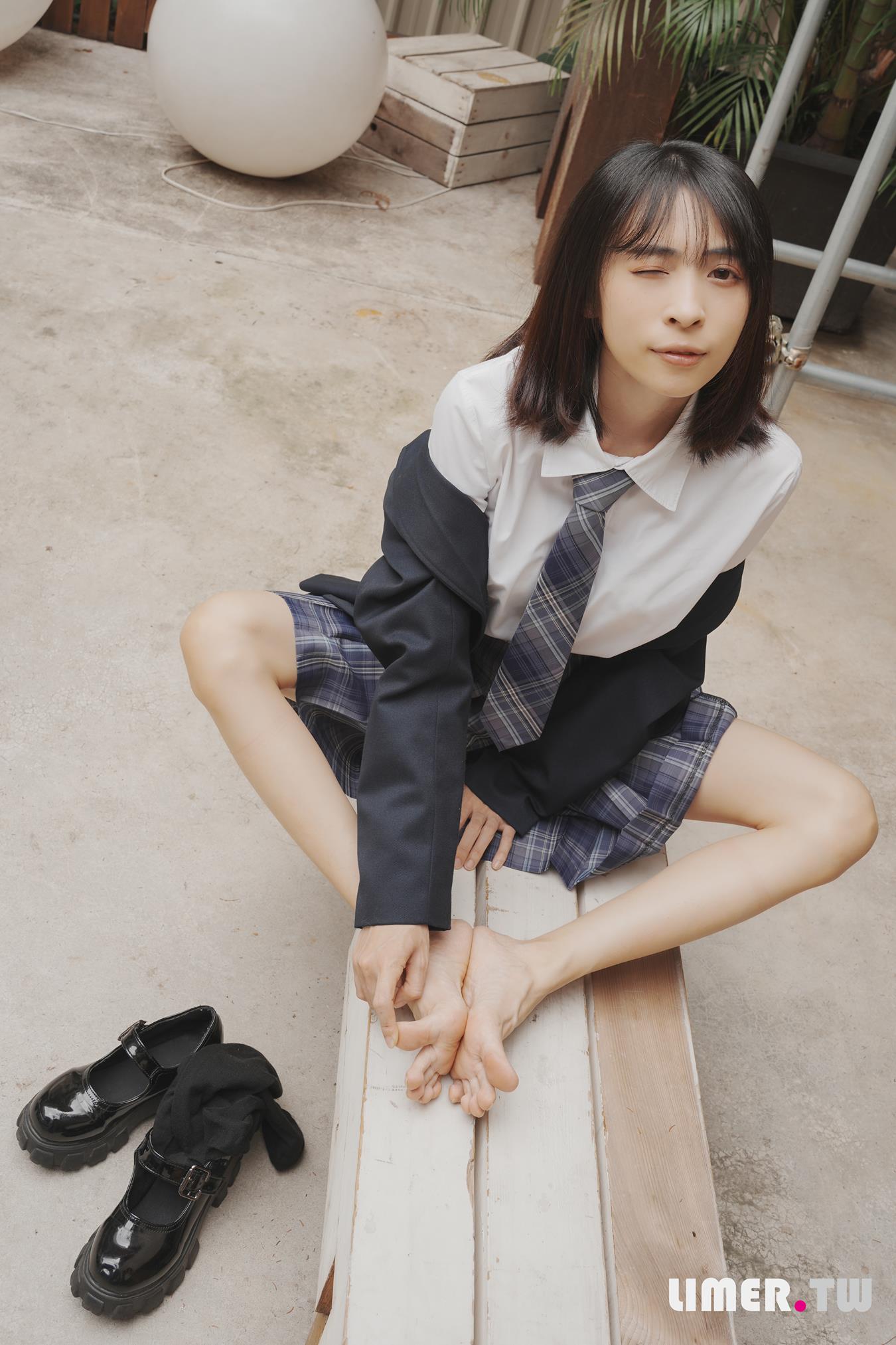 图片[59]-Limerence原创 NO.037 子子 JK小腿袜到裸足的偷窥视角[181P] – 速更版-美库