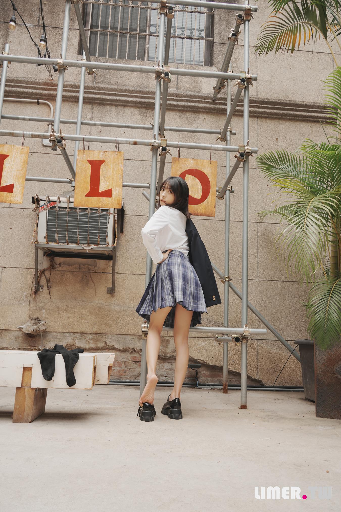 图片[68]-Limerence原创 NO.037 子子 JK小腿袜到裸足的偷窥视角[181P] – 速更版-美库