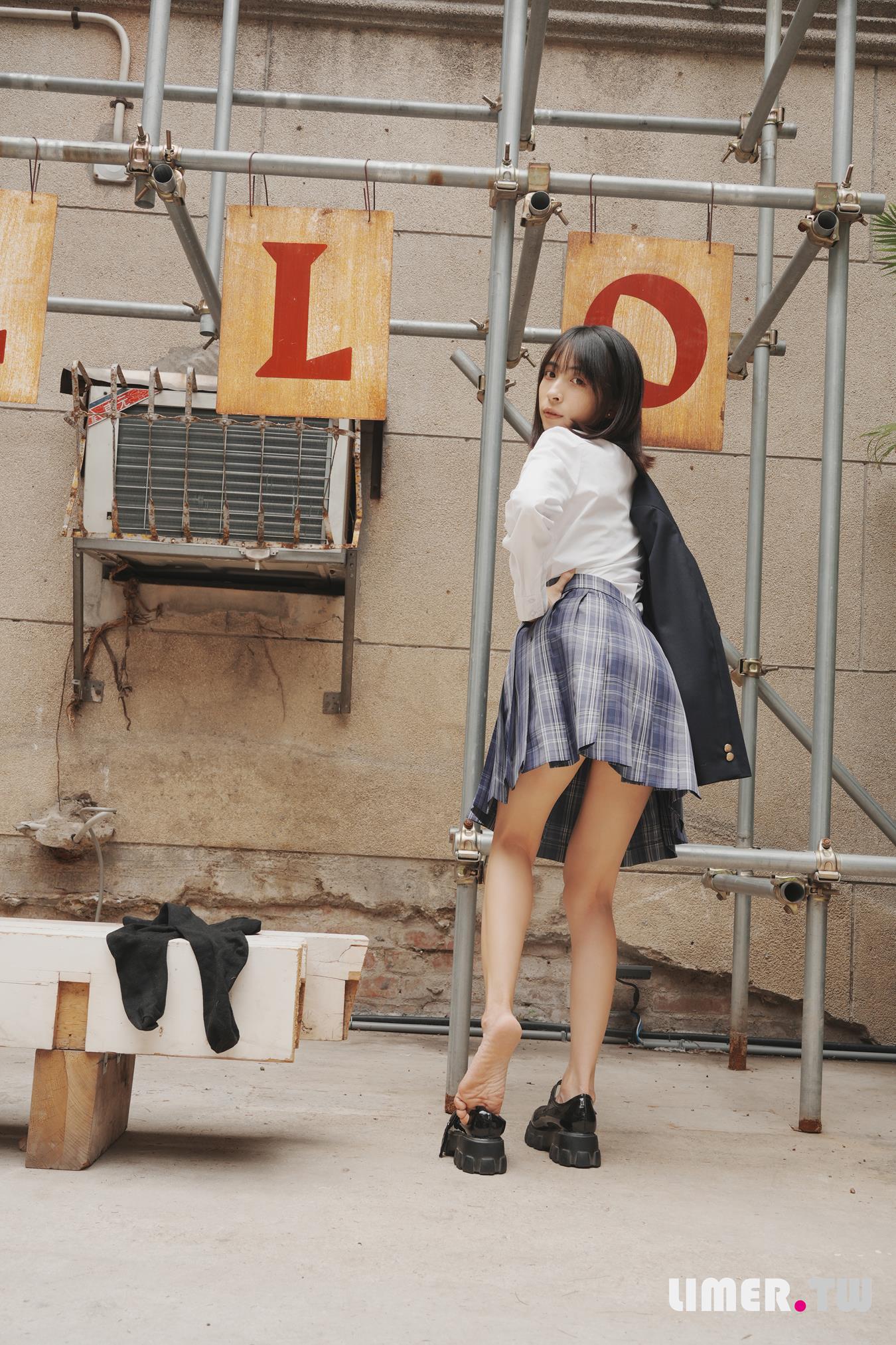 图片[69]-Limerence原创 NO.037 子子 JK小腿袜到裸足的偷窥视角[181P] – 速更版-美库