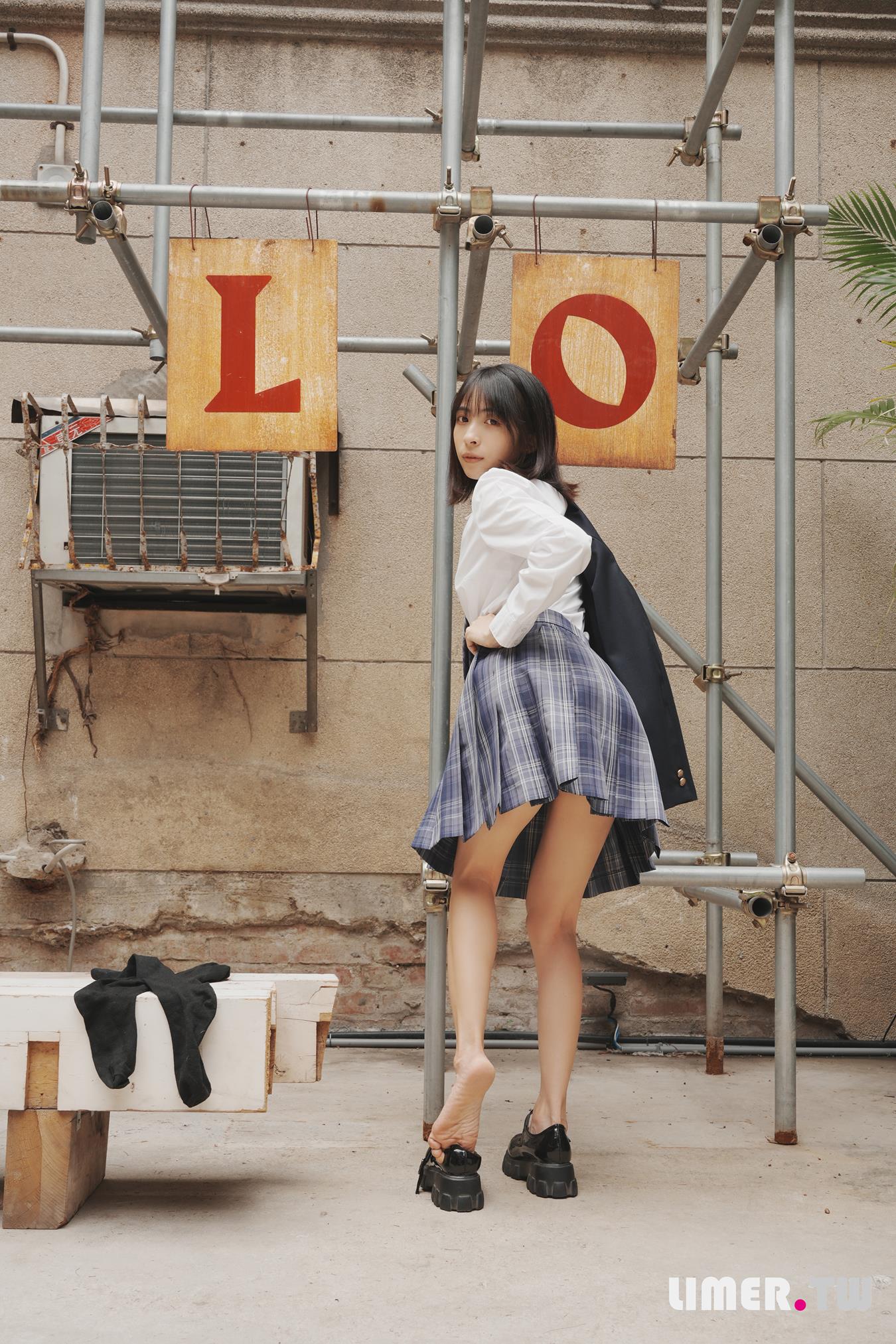 图片[71]-Limerence原创 NO.037 子子 JK小腿袜到裸足的偷窥视角[181P] – 速更版-美库