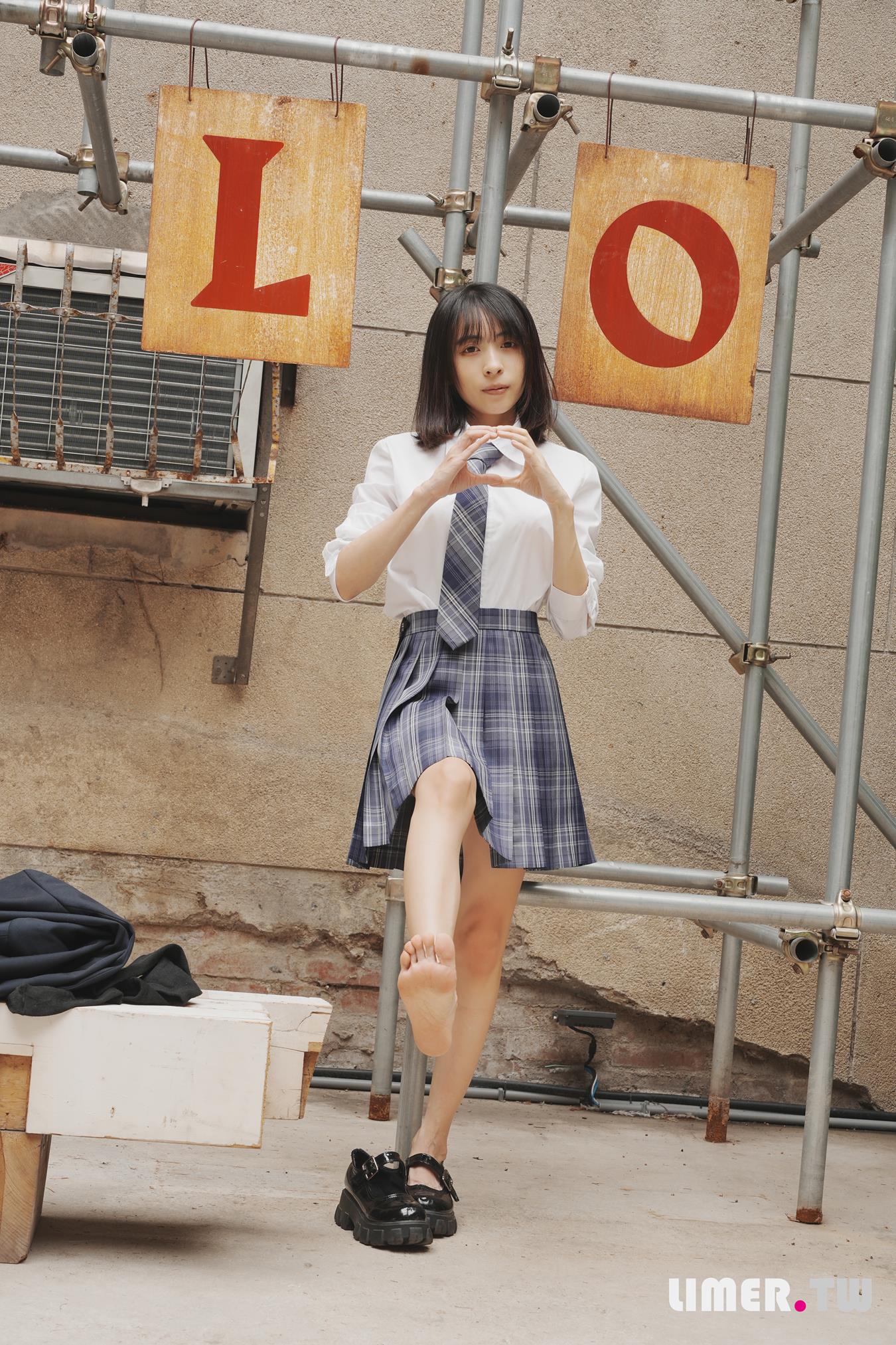 图片[73]-Limerence原创 NO.037 子子 JK小腿袜到裸足的偷窥视角[181P] – 速更版-美库
