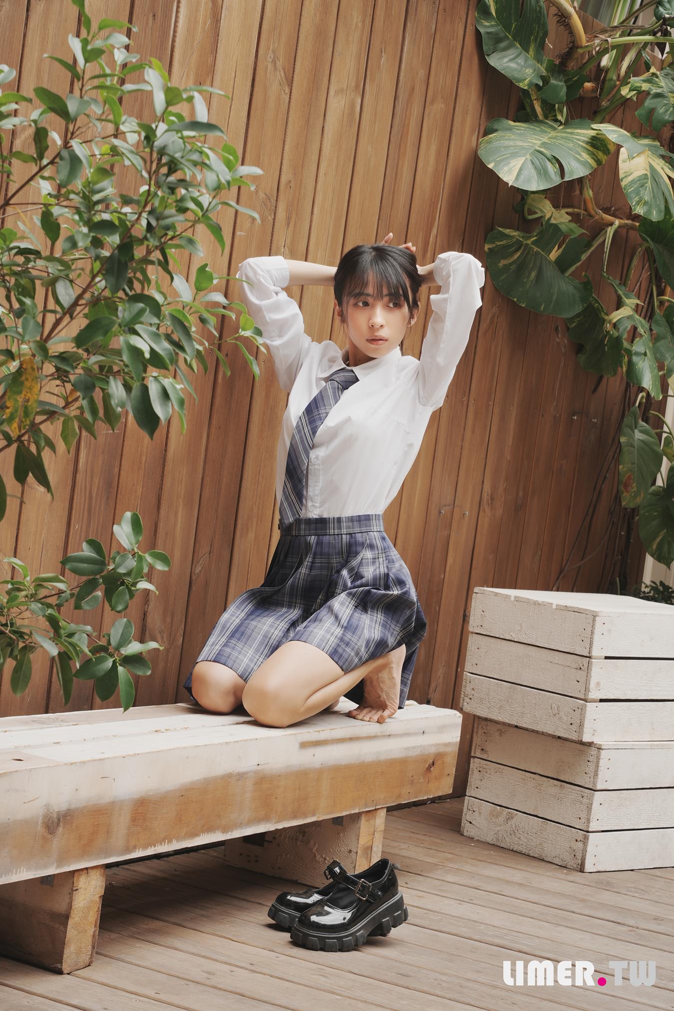 图片[75]-Limerence原创 NO.037 子子 JK小腿袜到裸足的偷窥视角[181P] – 速更版-美库