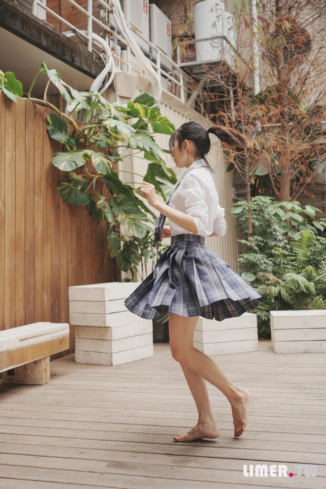 图片[98]-Limerence原创 NO.037 子子 JK小腿袜到裸足的偷窥视角[181P] – 速更版-美库