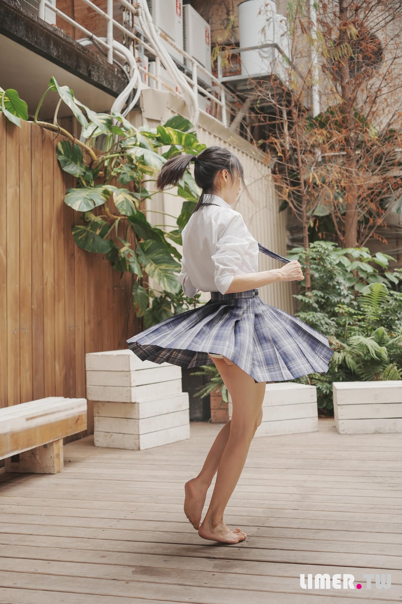 图片[101]-Limerence原创 NO.037 子子 JK小腿袜到裸足的偷窥视角[181P] – 速更版-美库