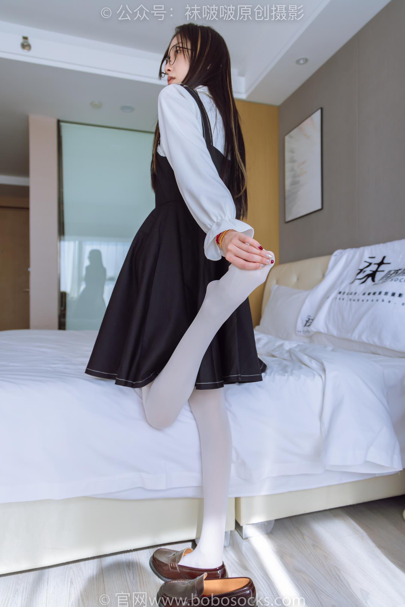 [BoBoSocks袜啵啵]NO.177 稚予-皮鞋、厚白丝（脚底猫爪印款）[140P] - 速更版-绅士图