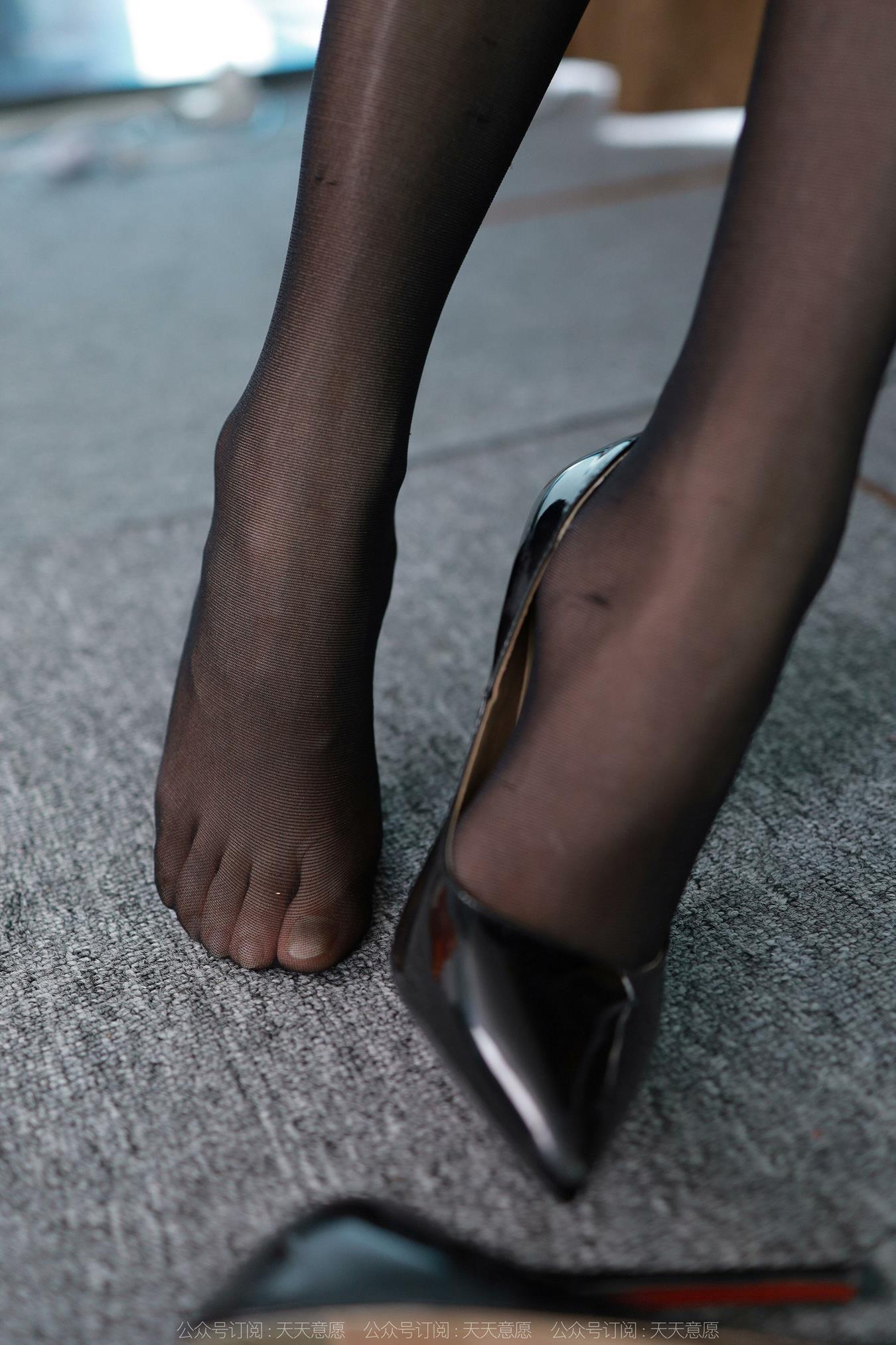 图片[19]-[IESS异思趣向] 2022.08.02 丝享家1165：婉萍《嘿丝打字员》[69P] – 速更版-美库