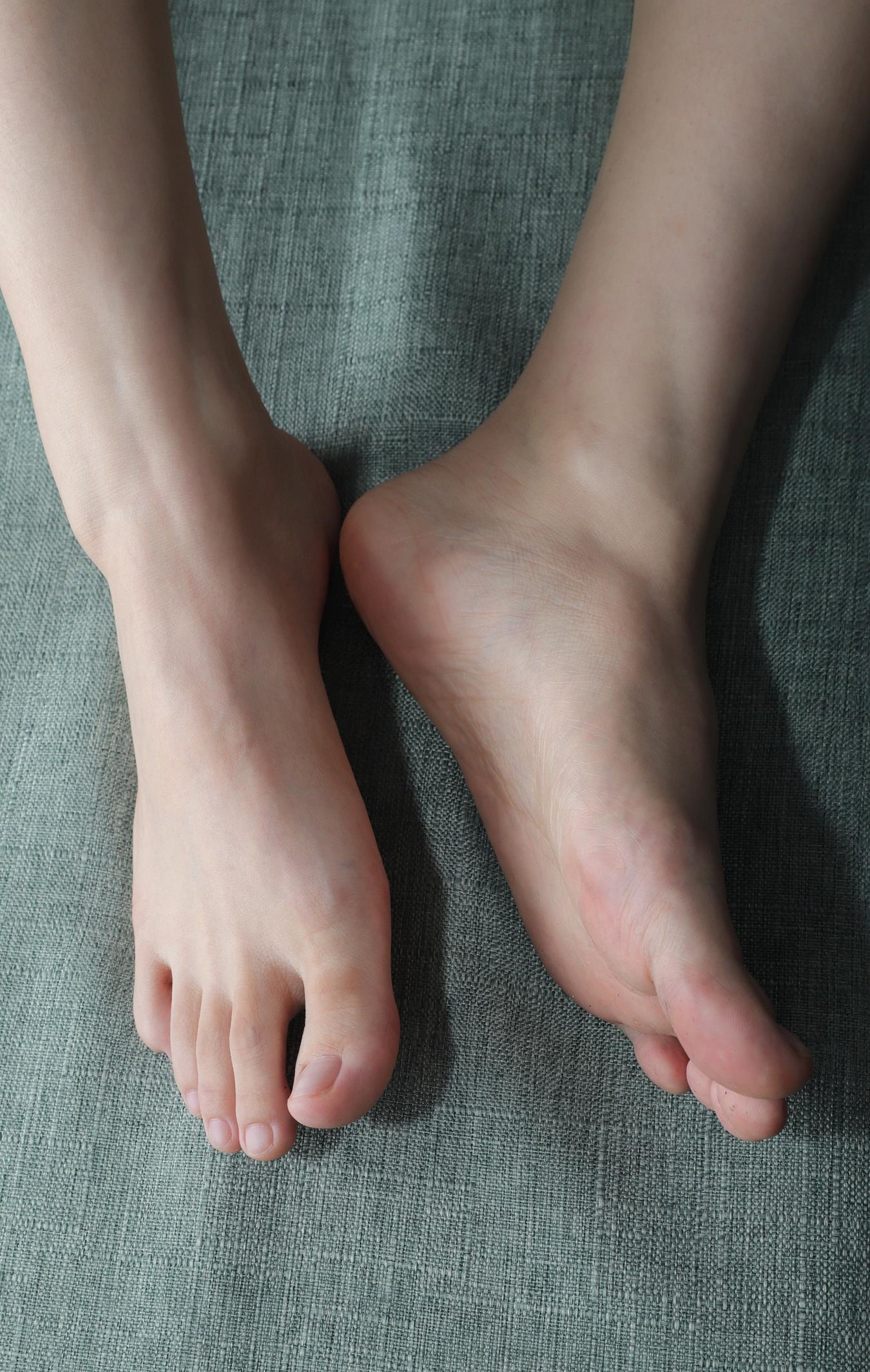 图片[10]-[Pary学生模拍] No.007 极品美女小芳大冬天穿上姓感吊带展示美jiao [155P] – 速更版-美库