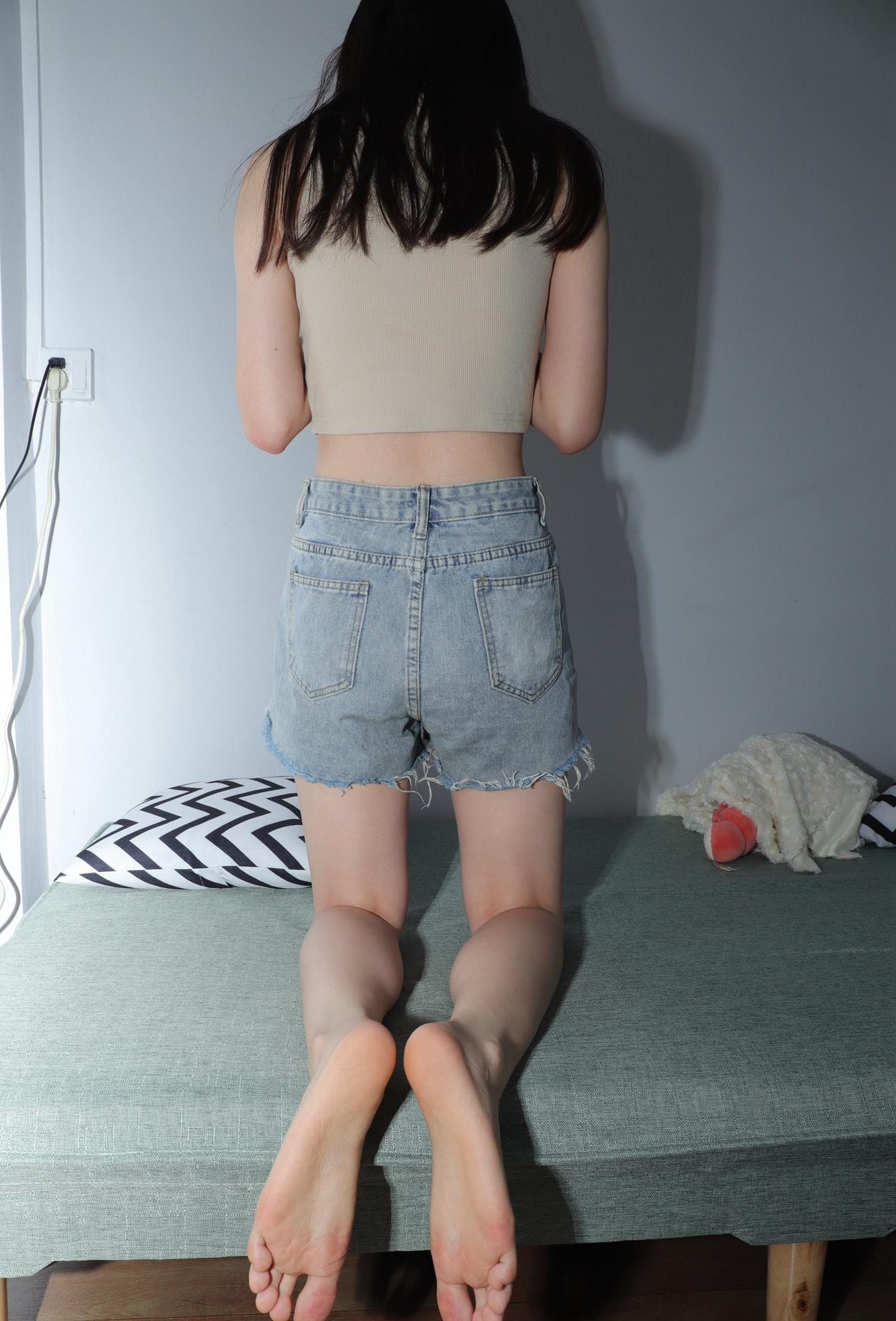 图片[43]-[Pary学生模拍] No.007 极品美女小芳大冬天穿上姓感吊带展示美jiao [155P] – 速更版-美库