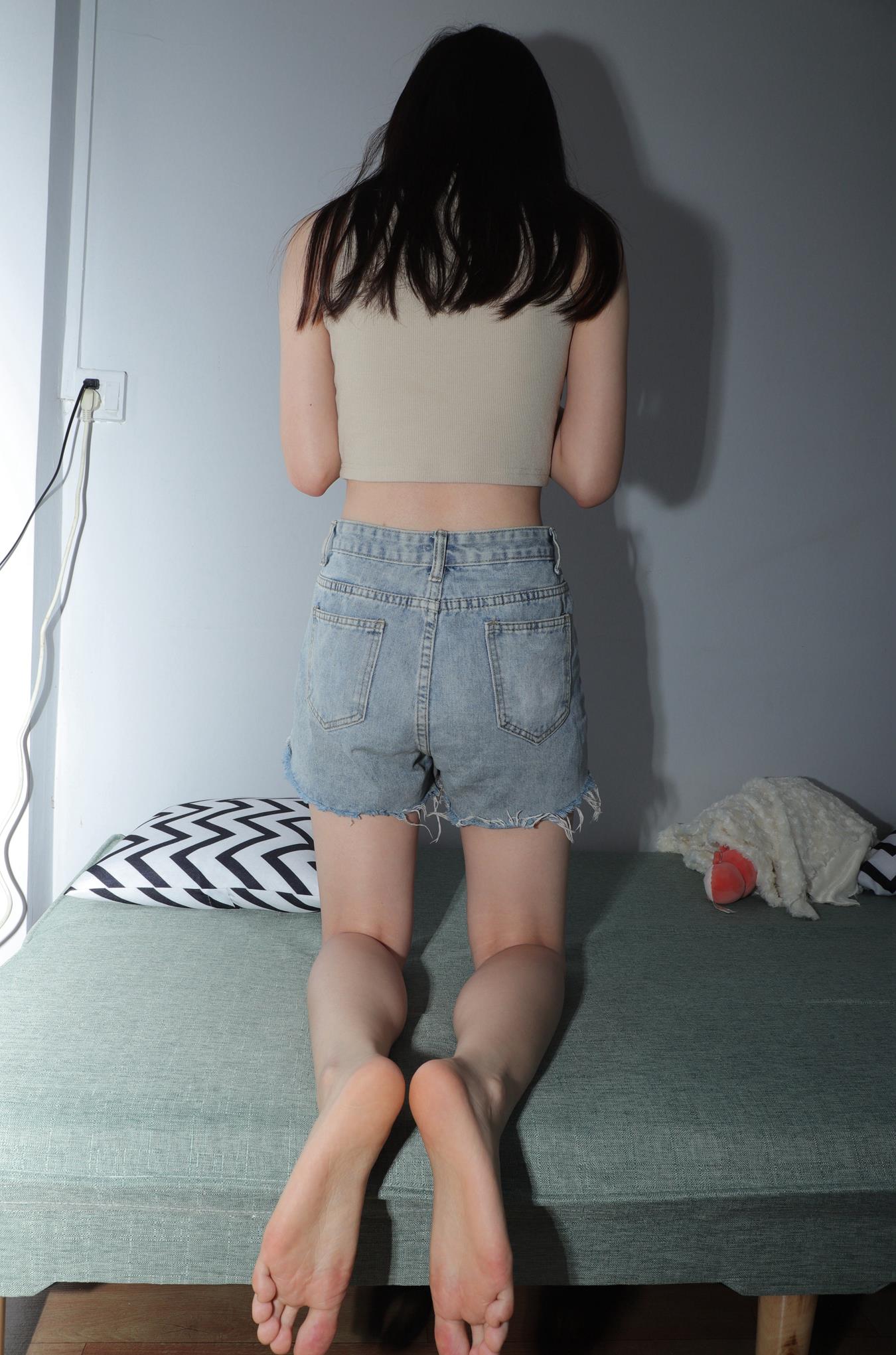 图片[44]-[Pary学生模拍] No.007 极品美女小芳大冬天穿上姓感吊带展示美jiao [155P] – 速更版-美库