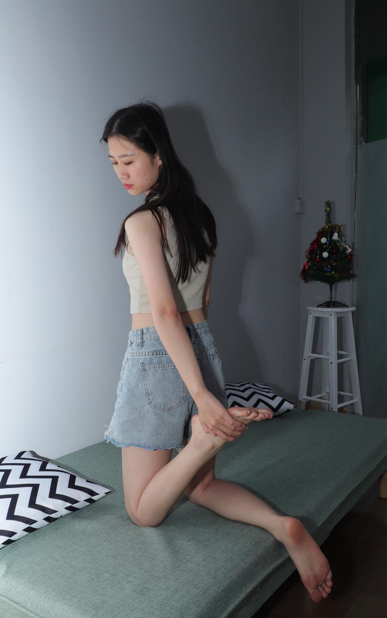 图片[47]-[Pary学生模拍] No.007 极品美女小芳大冬天穿上姓感吊带展示美jiao [155P] – 速更版-美库