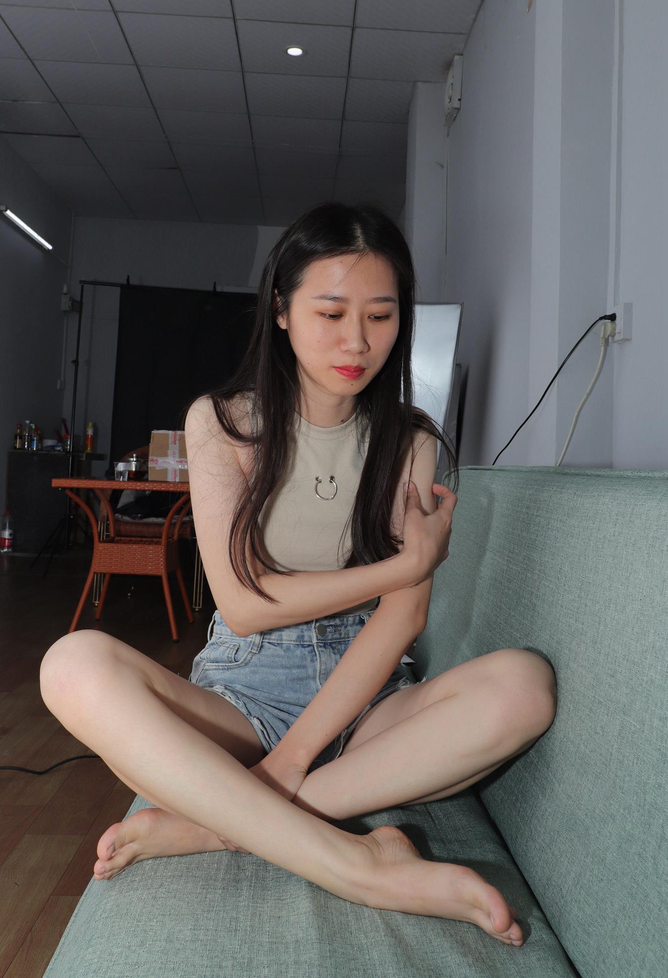 图片[74]-[Pary学生模拍] No.007 极品美女小芳大冬天穿上姓感吊带展示美jiao [155P] – 速更版-美库