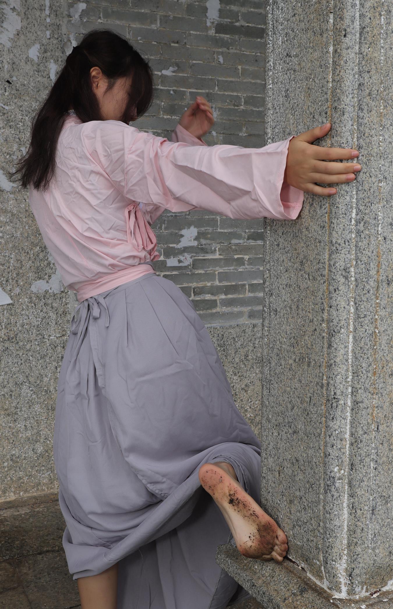 图片[12]-[Pary学生模拍] No.017 小淇穿上汉服赤脚游玩古镇 [134P] – 速更版-美库