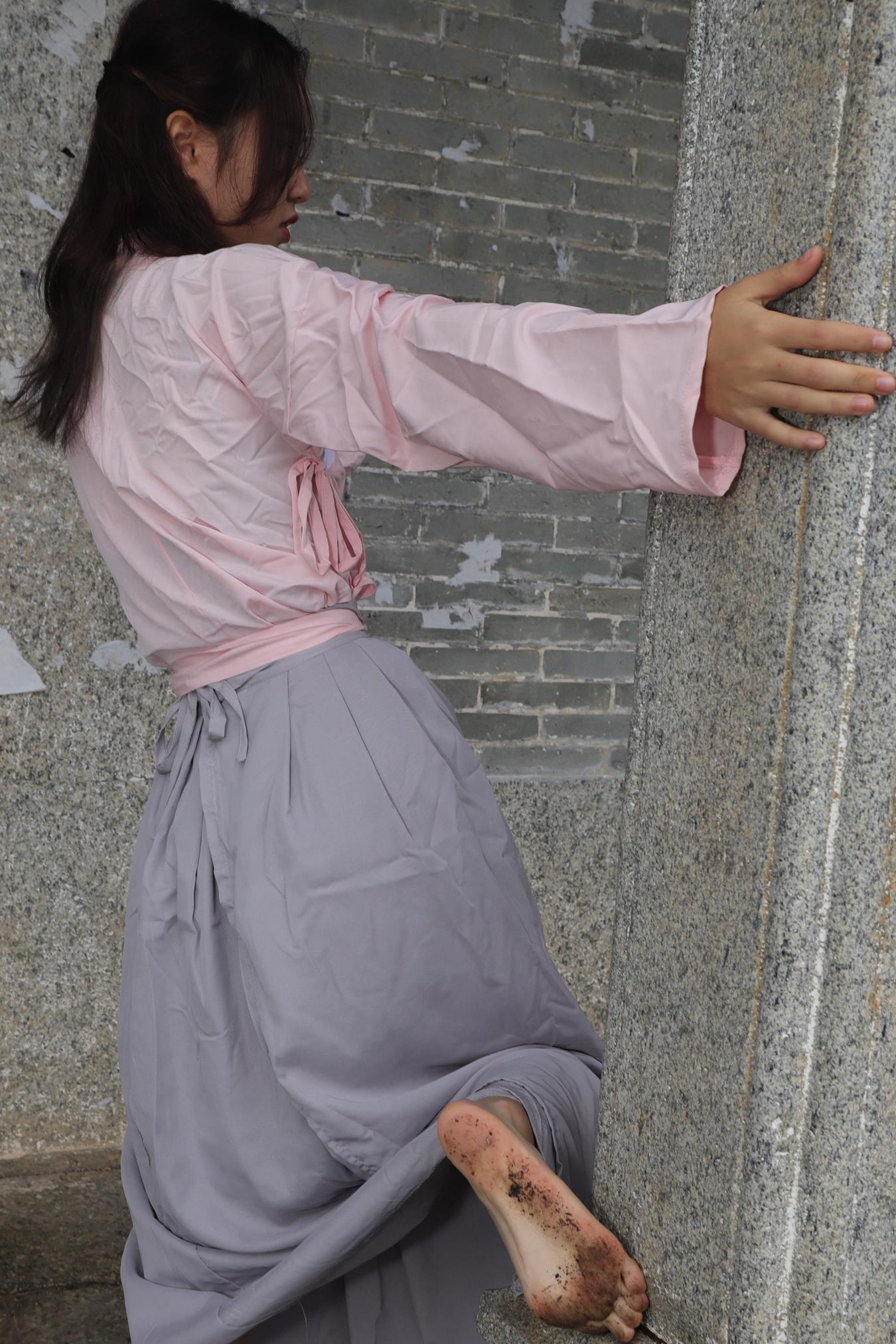 图片[13]-[Pary学生模拍] No.017 小淇穿上汉服赤脚游玩古镇 [134P] – 速更版-美库