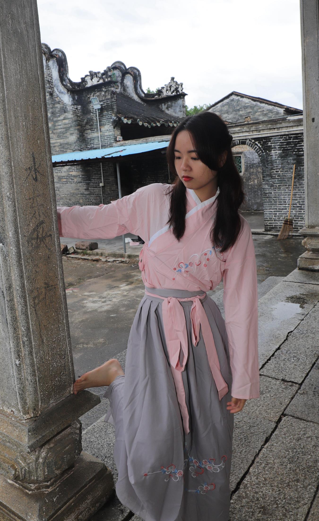 图片[15]-[Pary学生模拍] No.017 小淇穿上汉服赤脚游玩古镇 [134P] – 速更版-美库