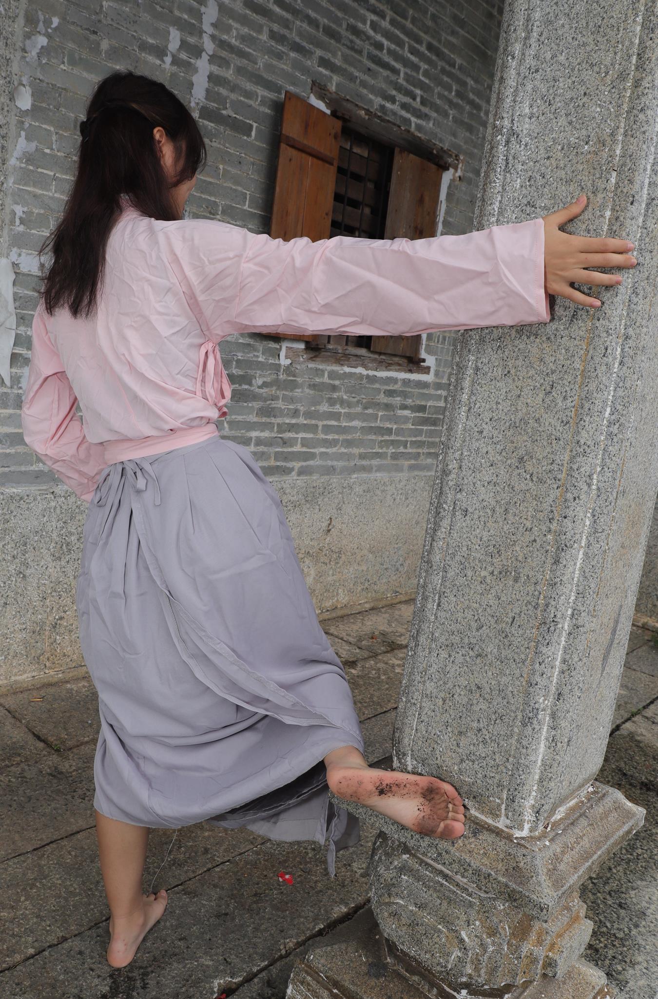 图片[19]-[Pary学生模拍] No.017 小淇穿上汉服赤脚游玩古镇 [134P] – 速更版-美库