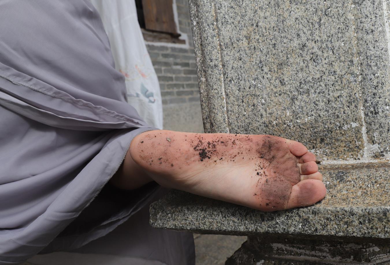 图片[20]-[Pary学生模拍] No.017 小淇穿上汉服赤脚游玩古镇 [134P] – 速更版-美库