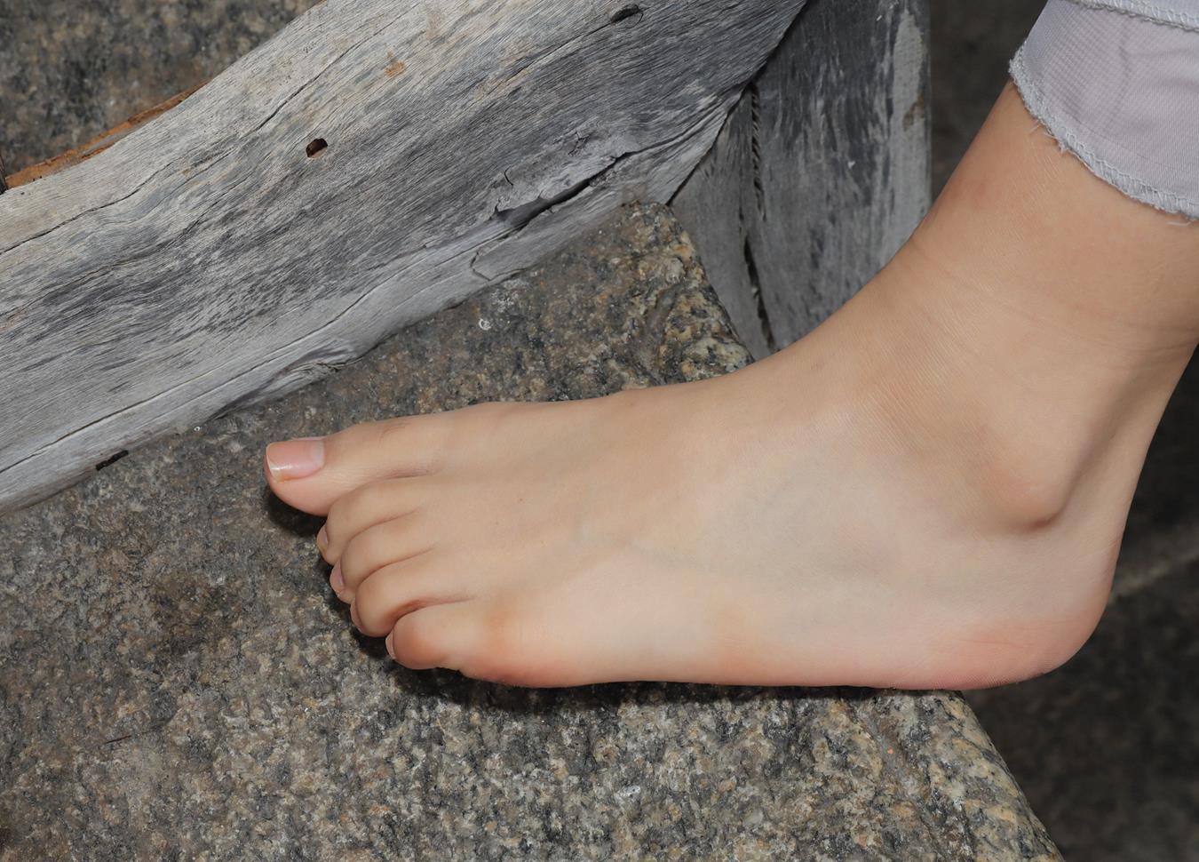 图片[22]-[Pary学生模拍] No.017 小淇穿上汉服赤脚游玩古镇 [134P] – 速更版-美库