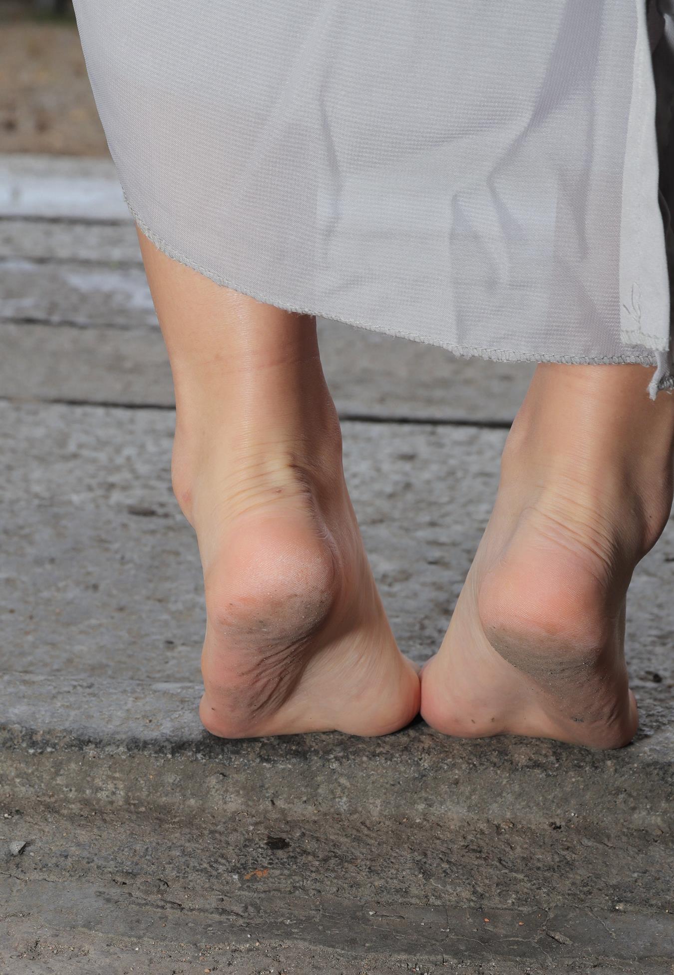 图片[33]-[Pary学生模拍] No.017 小淇穿上汉服赤脚游玩古镇 [134P] – 速更版-美库