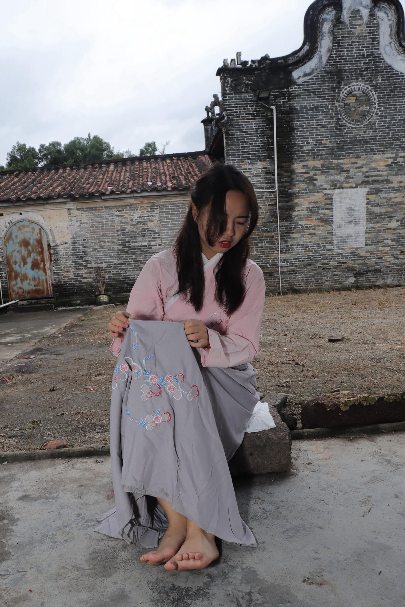 图片[40]-[Pary学生模拍] No.017 小淇穿上汉服赤脚游玩古镇 [134P] – 速更版-美库