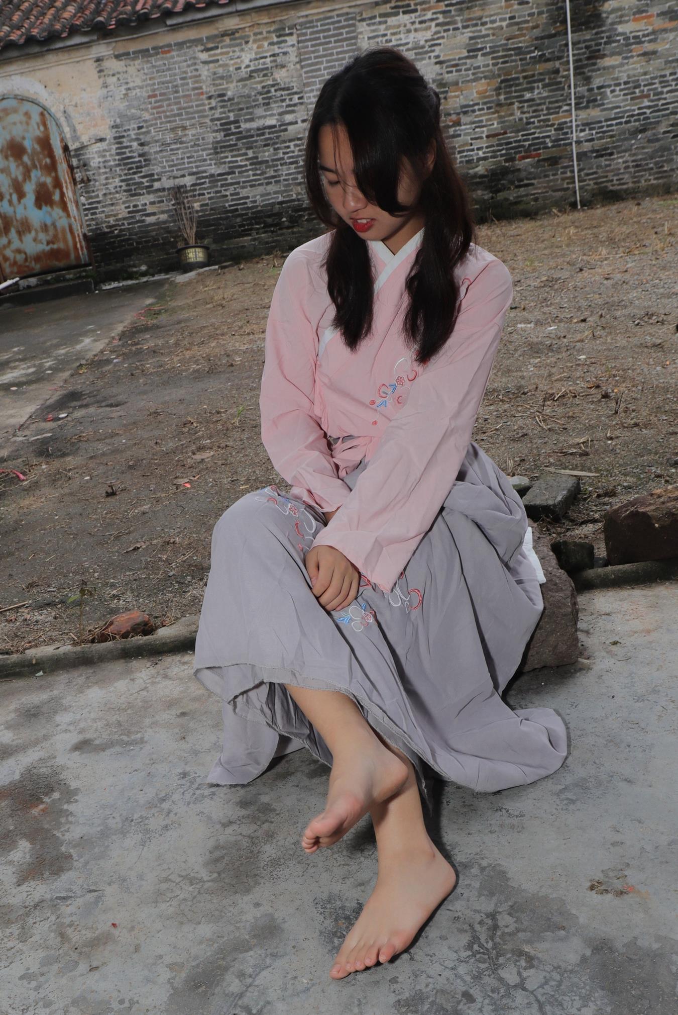 图片[42]-[Pary学生模拍] No.017 小淇穿上汉服赤脚游玩古镇 [134P] – 速更版-美库