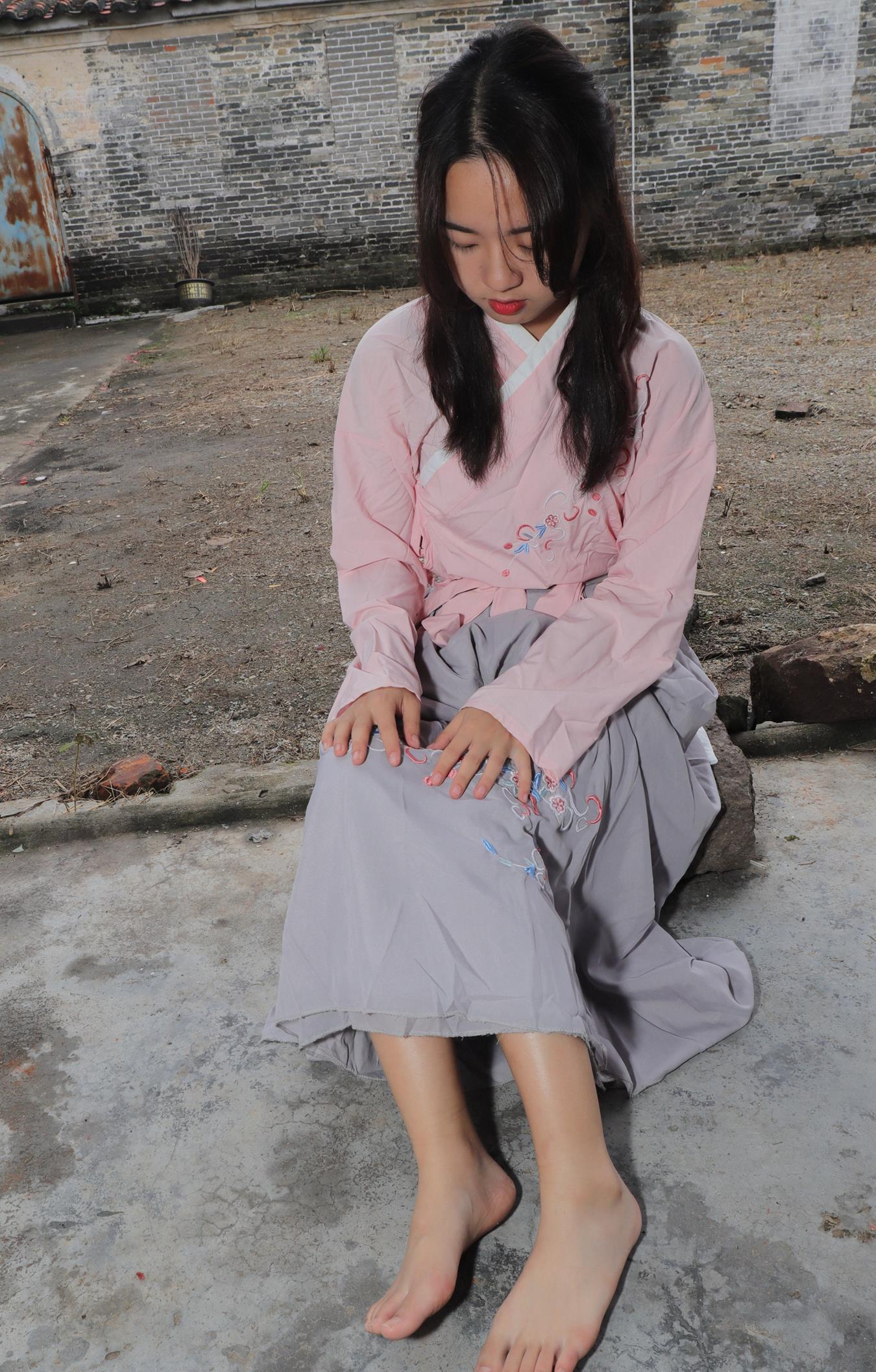 图片[43]-[Pary学生模拍] No.017 小淇穿上汉服赤脚游玩古镇 [134P] – 速更版-美库