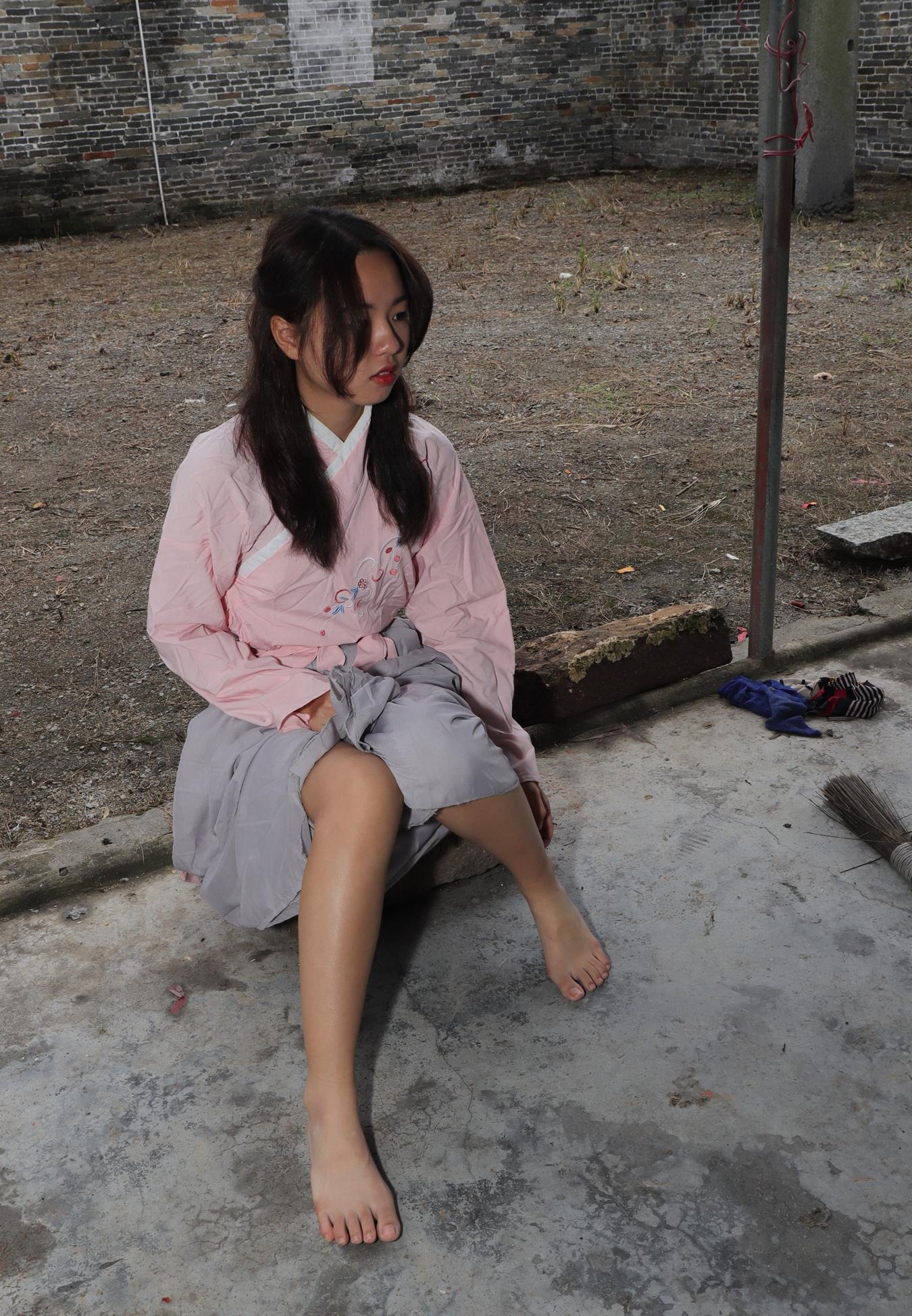 图片[47]-[Pary学生模拍] No.017 小淇穿上汉服赤脚游玩古镇 [134P] – 速更版-美库