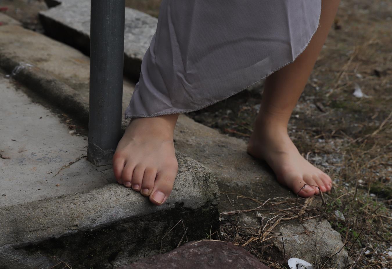 图片[53]-[Pary学生模拍] No.017 小淇穿上汉服赤脚游玩古镇 [134P] – 速更版-美库