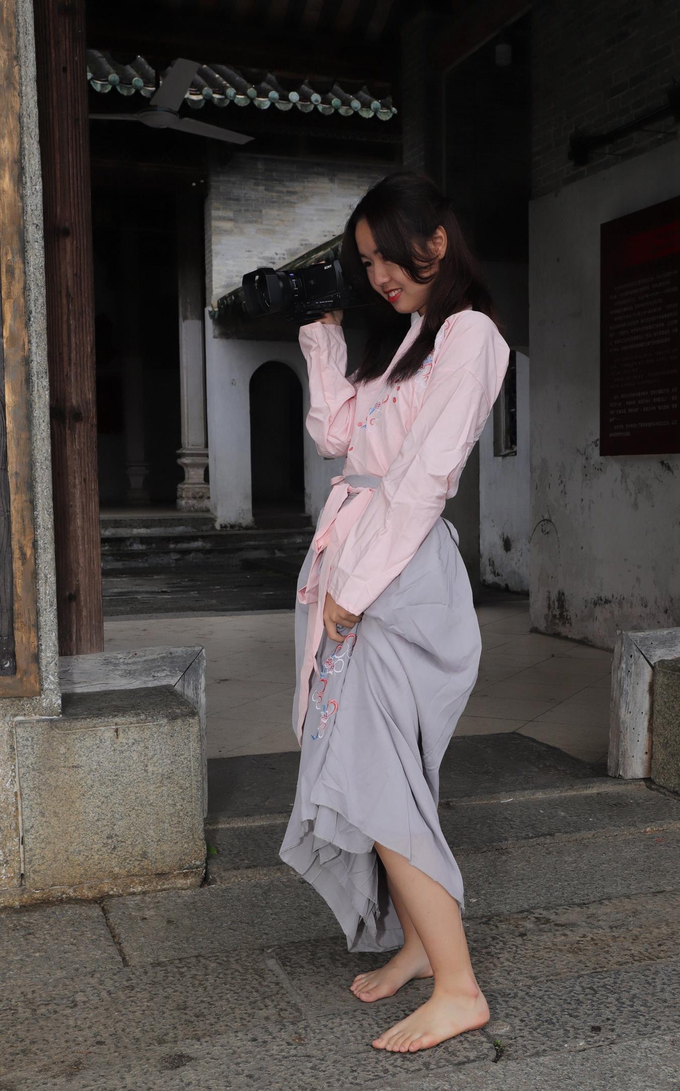 图片[61]-[Pary学生模拍] No.017 小淇穿上汉服赤脚游玩古镇 [134P] – 速更版-美库