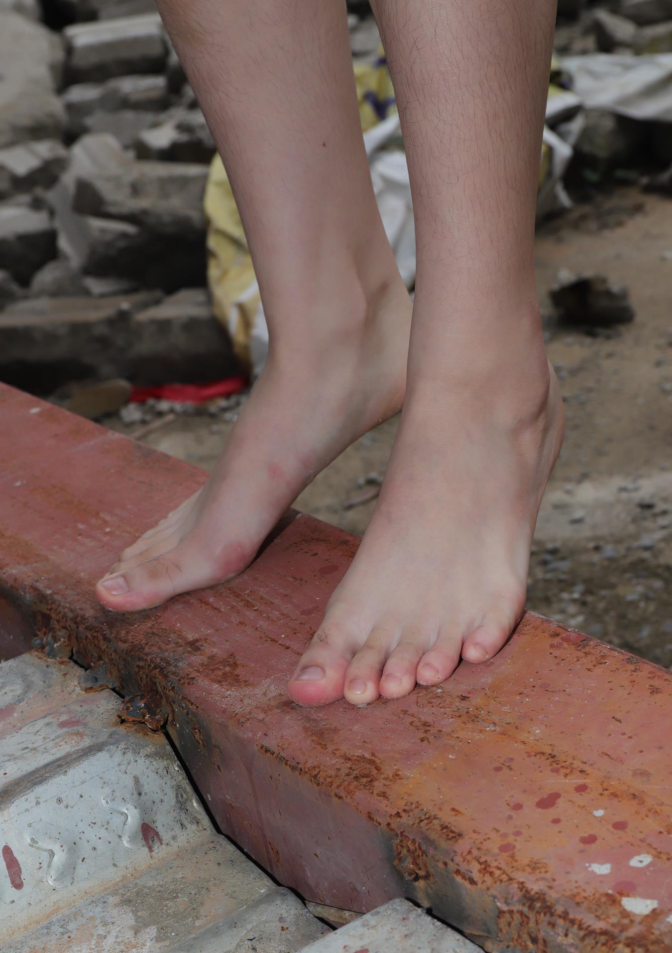 图片[14]-[Pary学生模拍] No.018 珊珊创意产业园吊带赤脚 [97P] – 速更版-美库