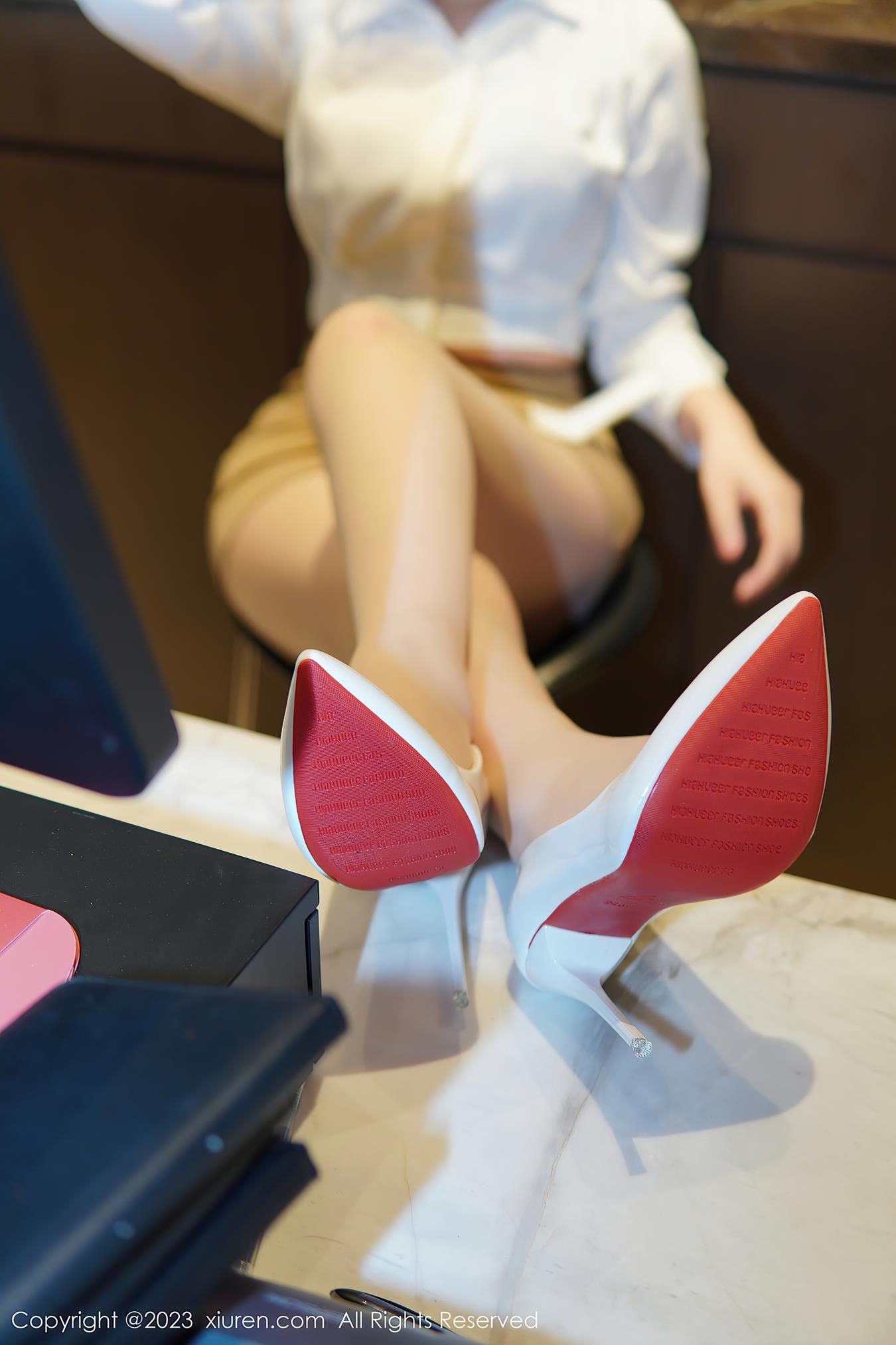 图片[70]-[XiuRen秀人网] 2023.01.10 No.6111 桃桃子_ 短裙美腿[77P] – 速更版-美库