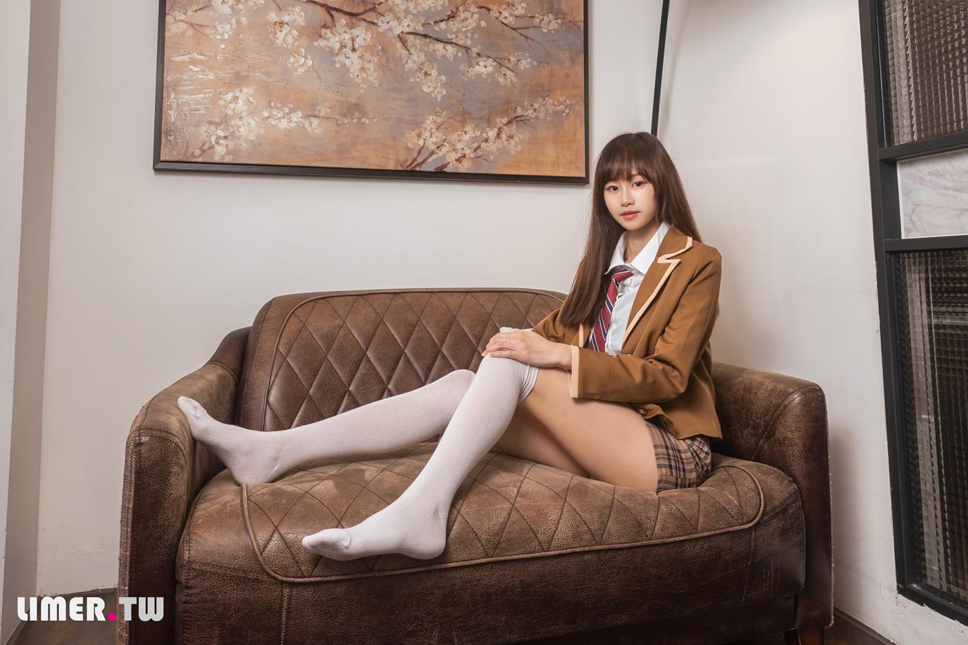 图片[134]-Limerence原创 NO.039 乐朵 窥探JK女高校生私密白丝裸足[155P] – 速更版-美库