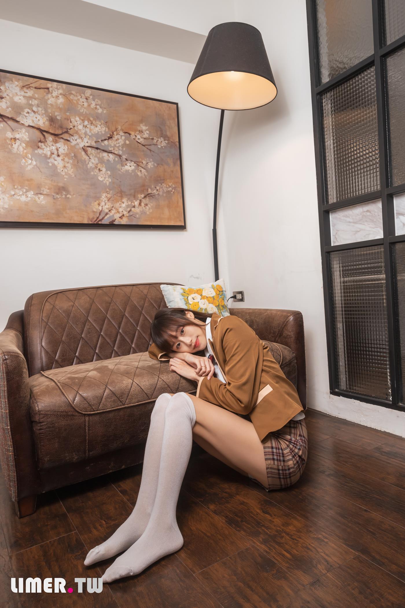 图片[136]-Limerence原创 NO.039 乐朵 窥探JK女高校生私密白丝裸足[155P] – 速更版-美库