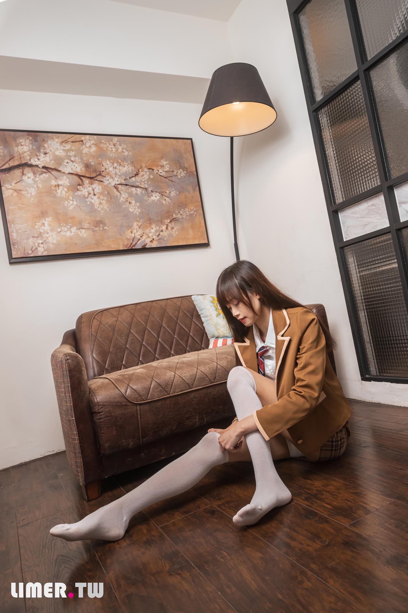 图片[139]-Limerence原创 NO.039 乐朵 窥探JK女高校生私密白丝裸足[155P] – 速更版-美库