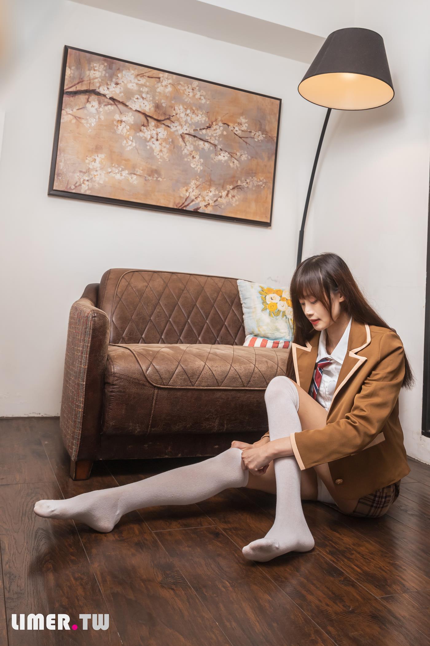 图片[140]-Limerence原创 NO.039 乐朵 窥探JK女高校生私密白丝裸足[155P] – 速更版-美库