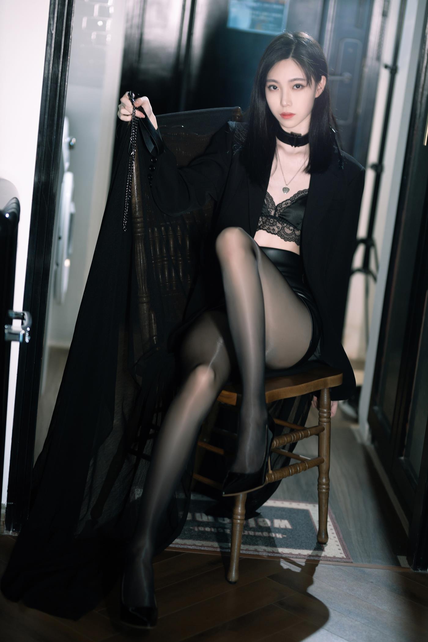 图片[14]-许岚(叁月life) 黑丝西装 [40P] – 速更版-美库