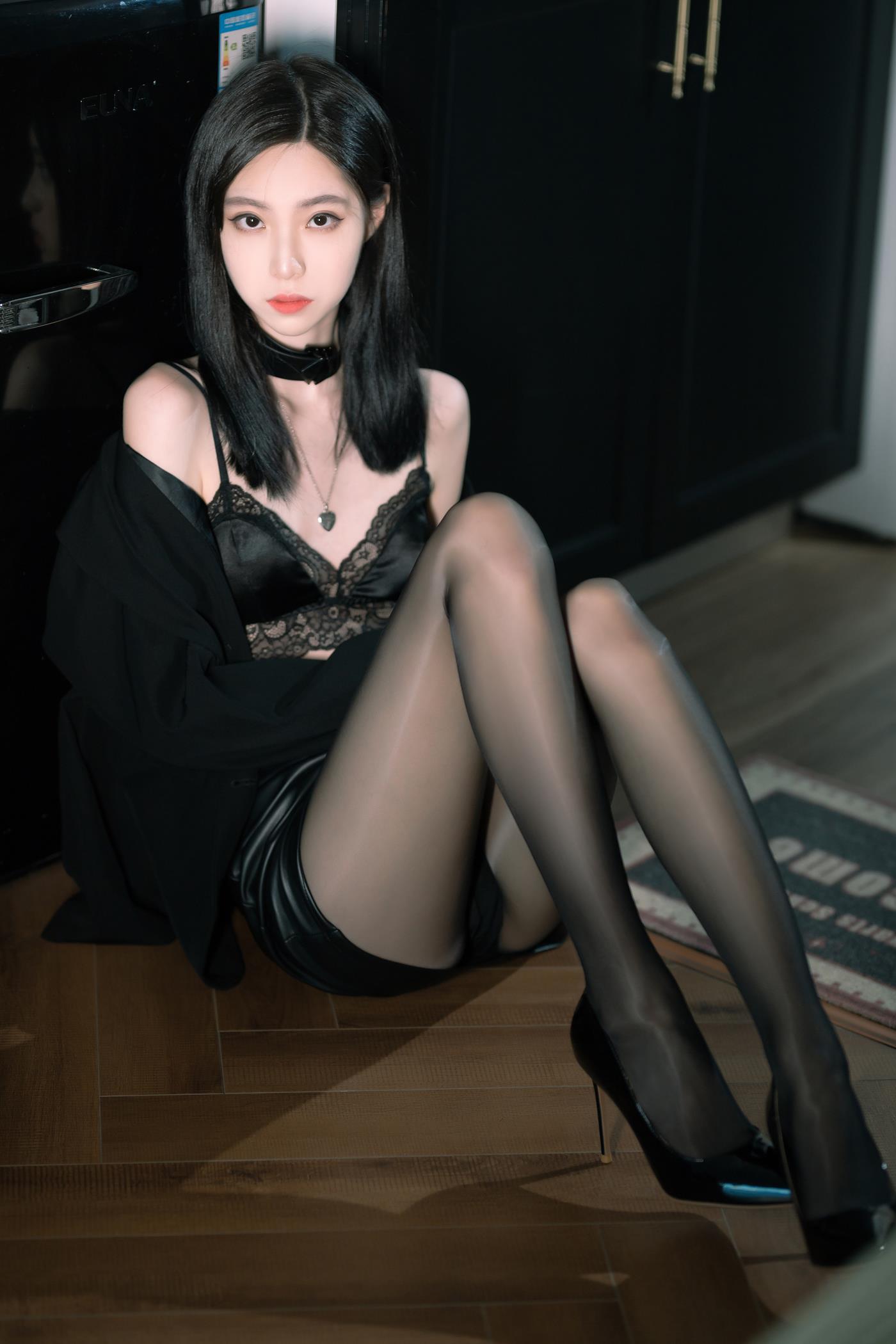 图片[24]-许岚(叁月life) 黑丝西装 [40P] – 速更版-美库