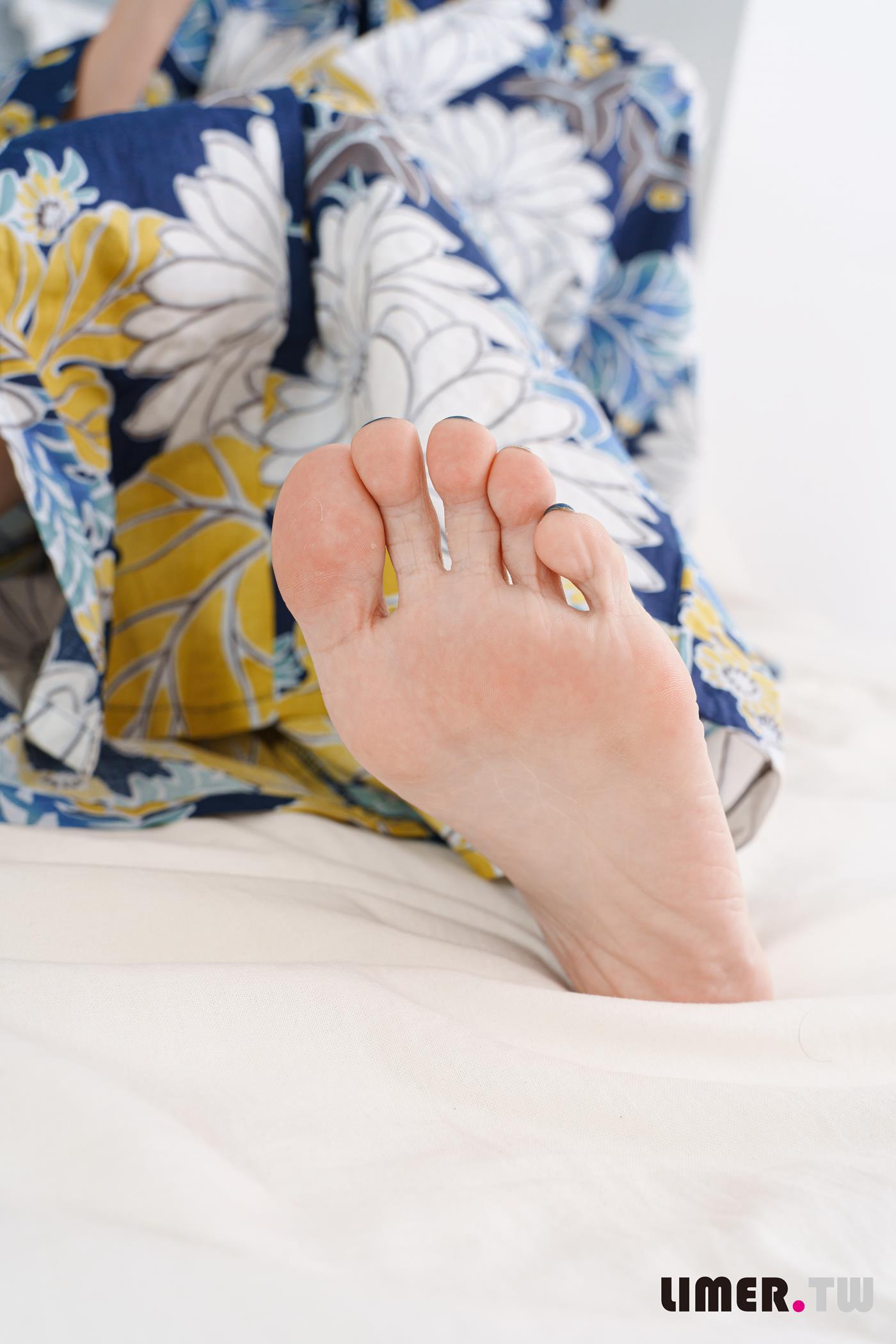 图片[11]-Limerence原创 NO.042 日本妹子子 超敏感脚脚初次被TK[160P] – 速更版-美库
