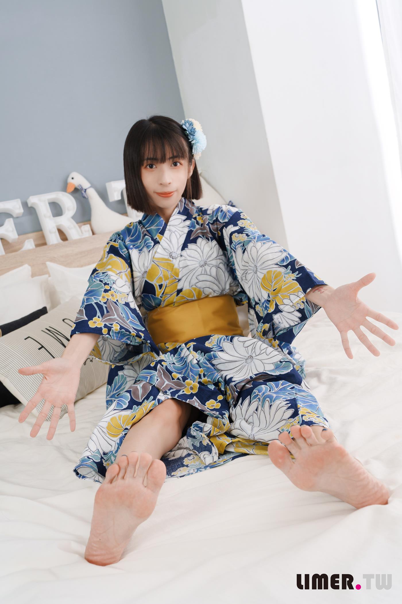 图片[16]-Limerence原创 NO.042 日本妹子子 超敏感脚脚初次被TK[160P] – 速更版-美库