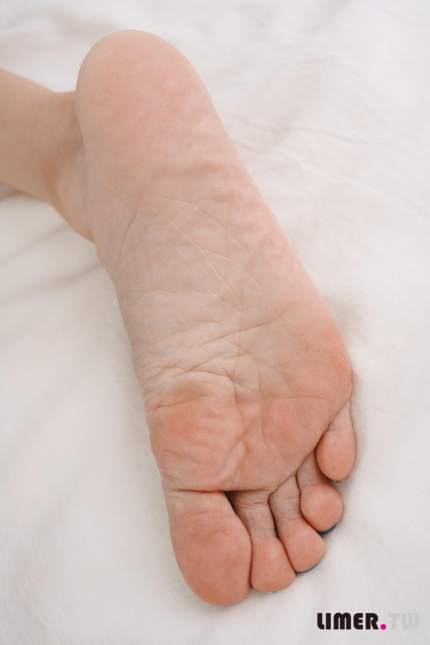 图片[43]-Limerence原创 NO.042 日本妹子子 超敏感脚脚初次被TK[160P] – 速更版-美库