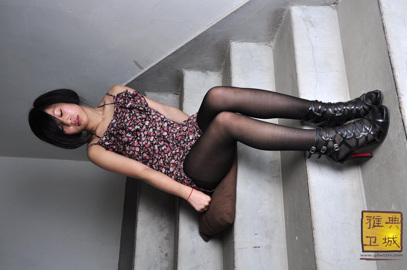 图片[13]-雅典卫城 碎花裙黑丝袜 2010-069 [100P] – 速更版-美库