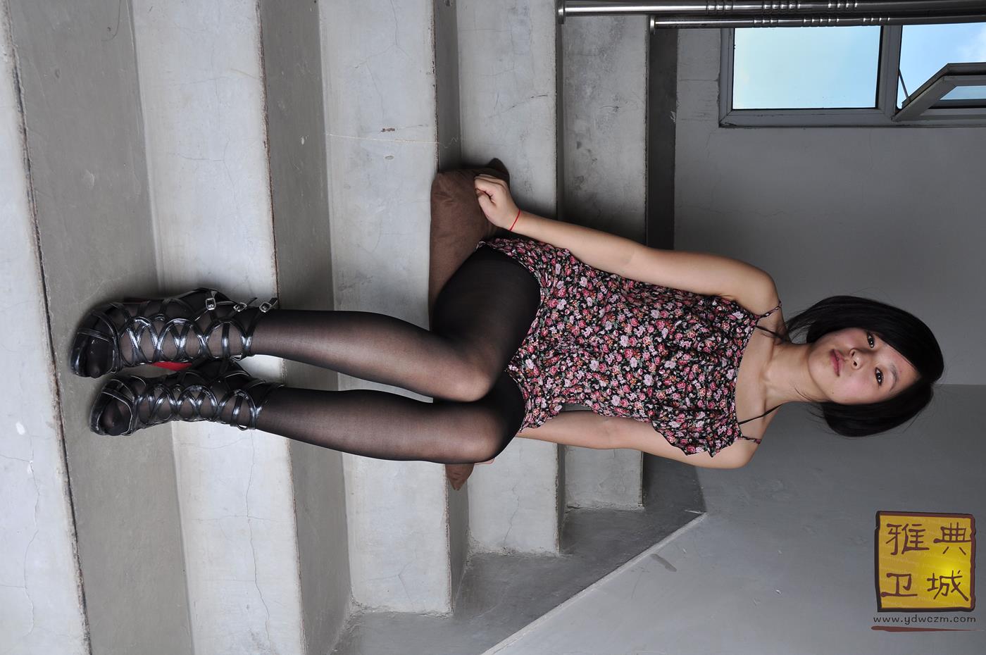 图片[19]-雅典卫城 碎花裙黑丝袜 2010-069 [100P] – 速更版-美库