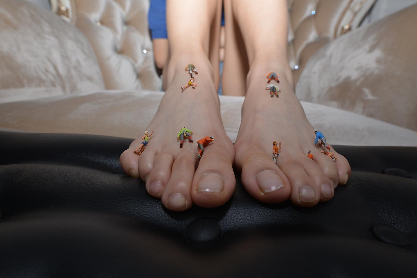 图片[25]-[Sexy Asian Girls Feet] No.016 美女YIYI性感的40码大脚丫（裸足） [73P] – 速更版-美库