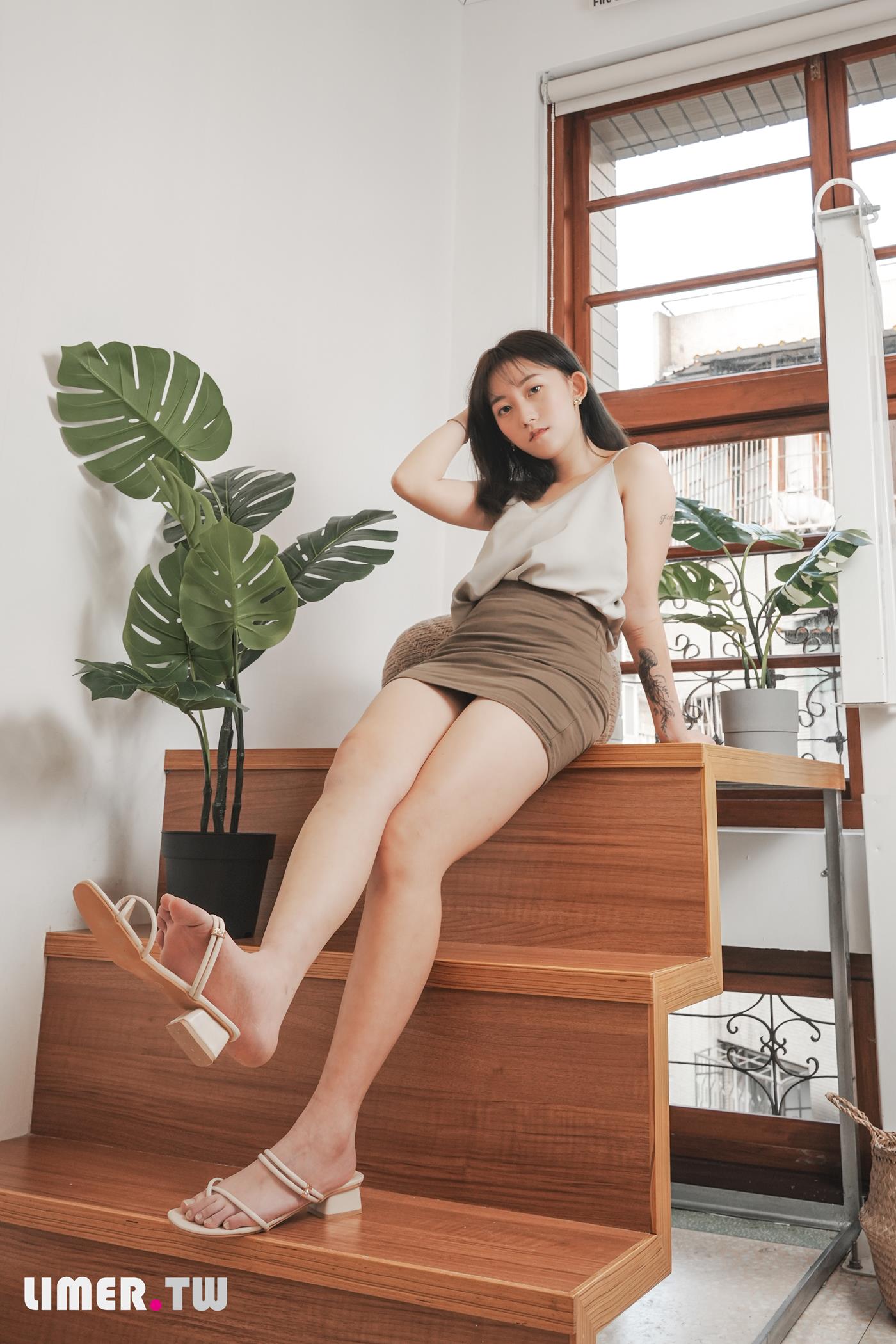 图片[12]-Limerence原创 NO.046 素人Una 凉鞋抹润滑膏[161P] – 速更版-美库