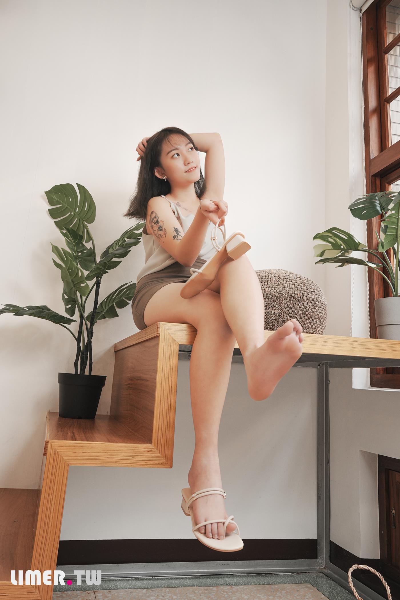 图片[22]-Limerence原创 NO.046 素人Una 凉鞋抹润滑膏[161P] – 速更版-美库