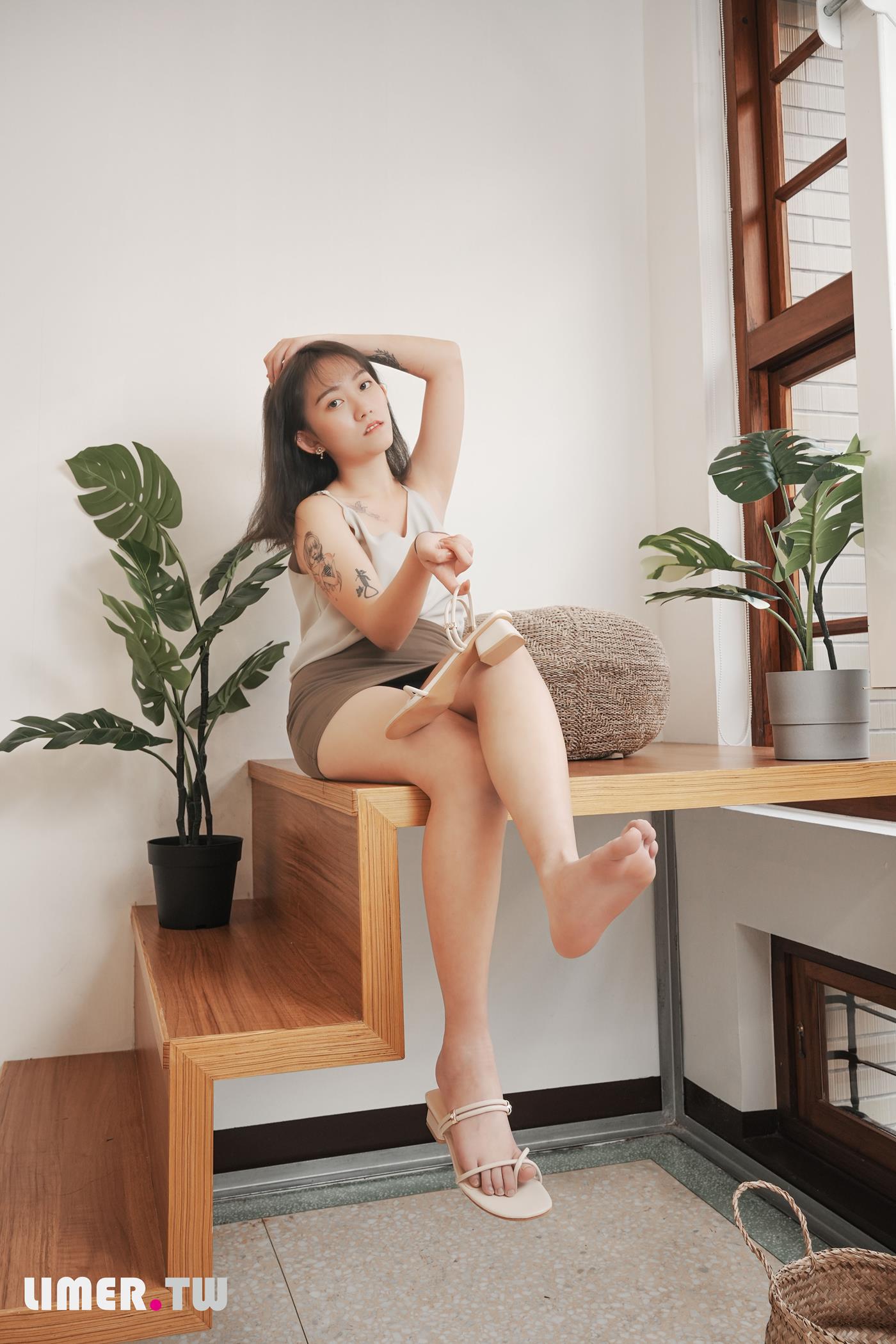 图片[23]-Limerence原创 NO.046 素人Una 凉鞋抹润滑膏[161P] – 速更版-美库