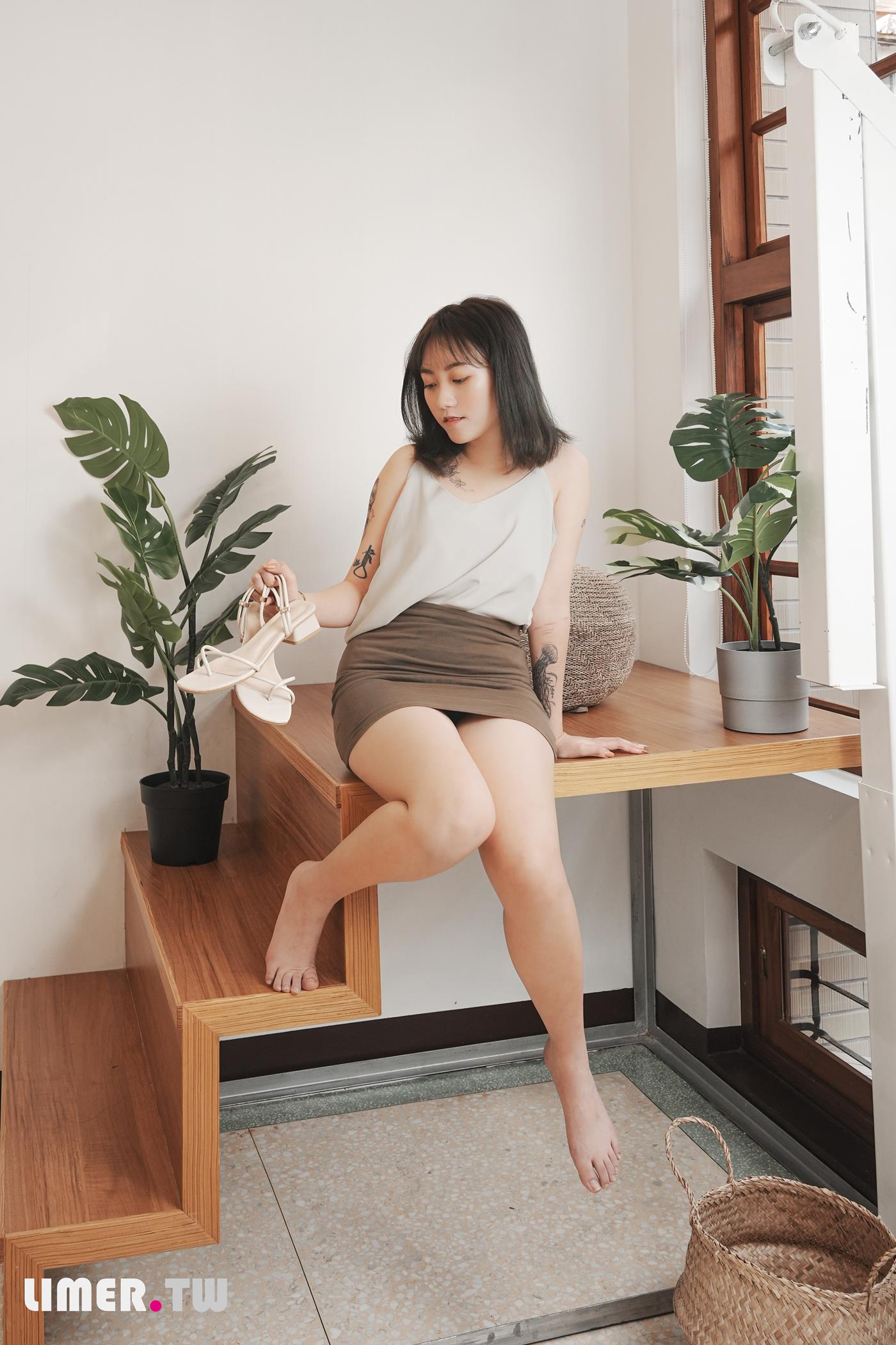 图片[25]-Limerence原创 NO.046 素人Una 凉鞋抹润滑膏[161P] – 速更版-美库