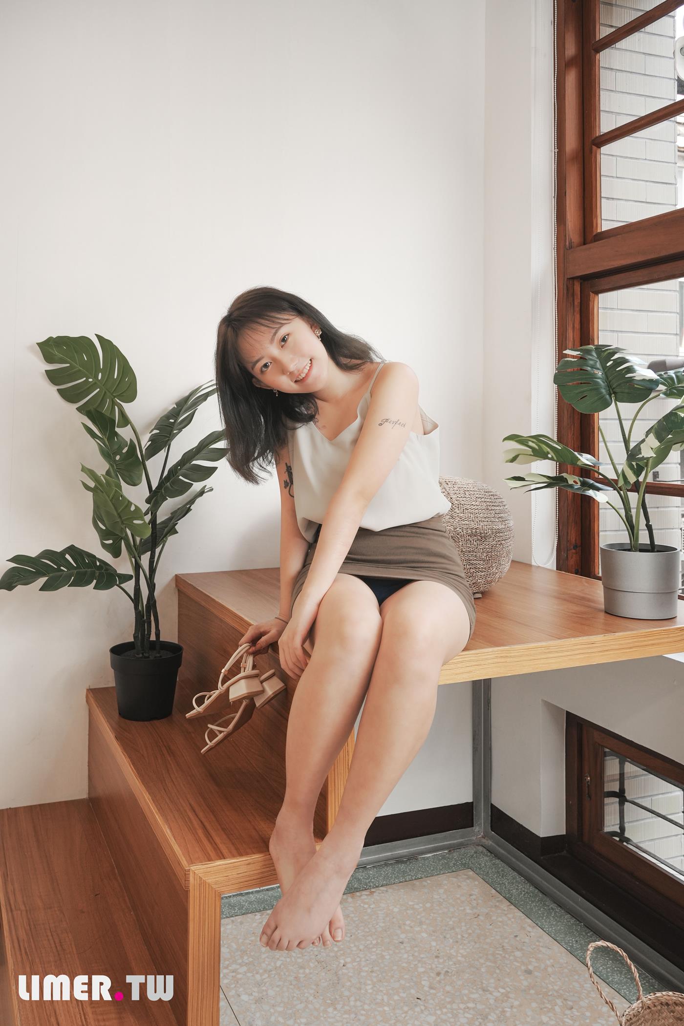 图片[31]-Limerence原创 NO.046 素人Una 凉鞋抹润滑膏[161P] – 速更版-美库