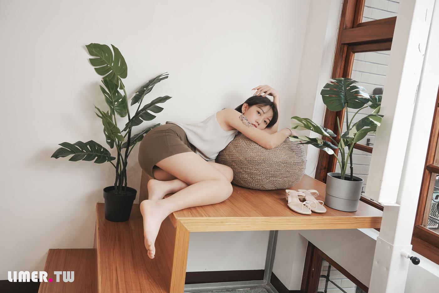 图片[33]-Limerence原创 NO.046 素人Una 凉鞋抹润滑膏[161P] – 速更版-美库
