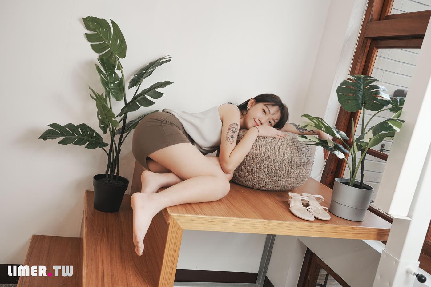 图片[34]-Limerence原创 NO.046 素人Una 凉鞋抹润滑膏[161P] – 速更版-美库