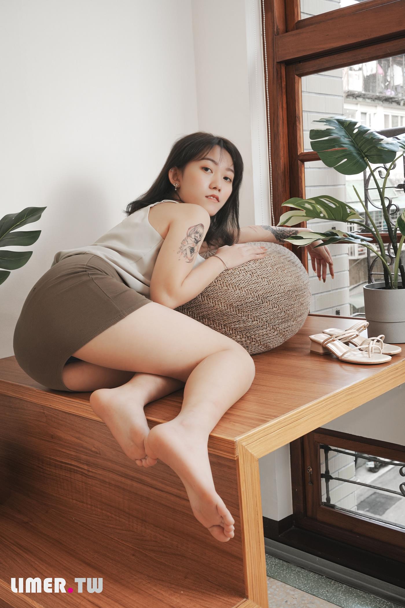 图片[35]-Limerence原创 NO.046 素人Una 凉鞋抹润滑膏[161P] – 速更版-美库